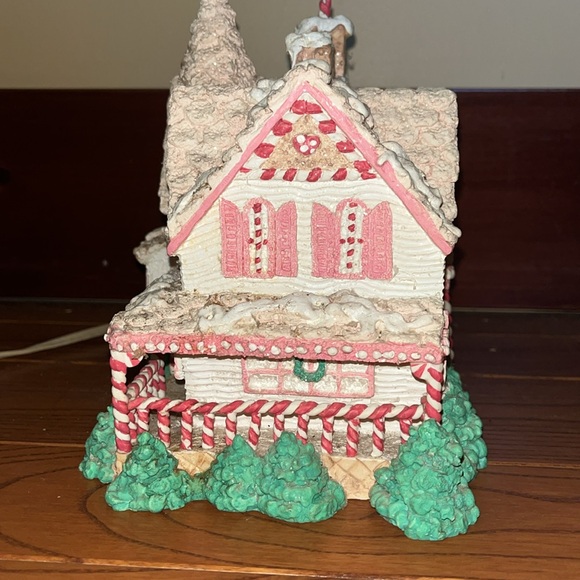 1998 house of Lloyd Sugarland Estate gingerbread lighted house - Picture 6 of 13